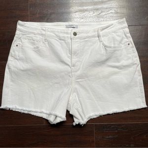 Nine West Slimming Pocket White Denim Shorts